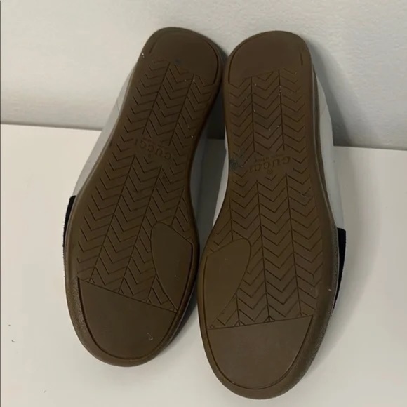 Gucci Black and Gray Athletic Shoes with Lace-Up Closure - Picture 4 of 7